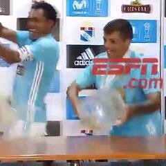 La 'sorpresa' que Salas recibió de sus pupilos en plena conferencia