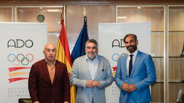 Blanco (COE), Rodríguez Uribe (CSD) y Eduardo Fernández (RTVE) en la firma del nuevo ASO.