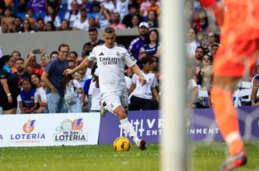 Antonio Moral durante el Clásico de Leyendas en Puerto Rico entre Real Madrid y Barcelona en el Estadio Juan Ramón Loubriel​ en Bayamón.