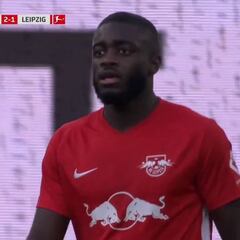 De las muchas maneras de que el Madrid crea que eres el nuevo Ramos, ninguna es esta: Upamecano...