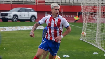 Javi Avilés celebrando su gol ante el Nàstic.