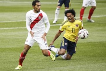 Pékerman y los protagonistas de Colombia-Perú en primer plano