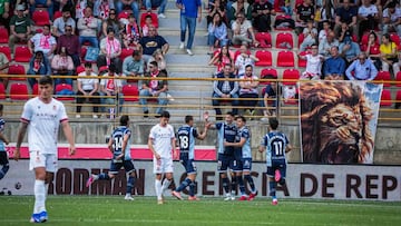 Los jugadores del Córdoba festejan el 0-1 en León