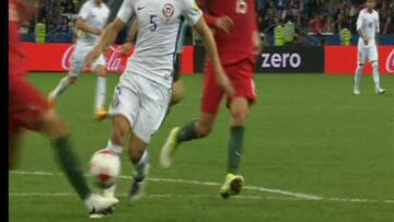 Penal no pitado sobre Silva y el árbitro no pidió el VAR
