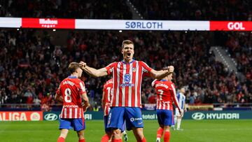 El delantero noruego del Atlético de Madrid, Alexander Sorloth, celebra el 2-1 al Alavés.