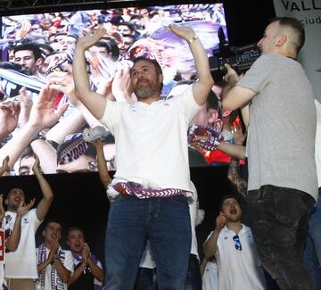 La celebración de los jugadores con la afición.