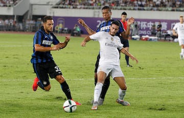 El atacante de Sanlúcar de Barrameda tiene su oportunidad con el Real Madrid en la pretemporada de 2015, mismo año en el que Rafa Benítez le convoca para un partido de Liga ante el Eibar. No suma minutos y deja el club en 2018.