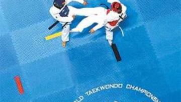 <b>3.500 espectadores</b> Unos 3.500 espectadores presenciaron ayer la primera jornada de los Campeonatos Mundiales, a pesar de ser un día laborable y a una hora temprana (las cinco de la tarde). Hubo pasión en las gradas, como muestra la imagen de la izquierda. Particularmente ruidosos fueron los mexicanos.