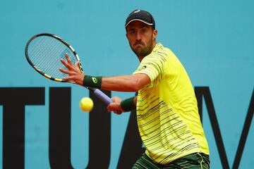 Tenista colombiano de 33 años, que ha llegado a estar en la posición 70 del ranking individual en 2014. En su palmarés, ha ganado 4 ATP Challenger Series en la disciplina de individual y otros cuatro en dobles.