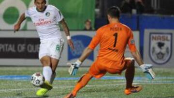 Cellerino marcando un gol en la Soccer Bowl.