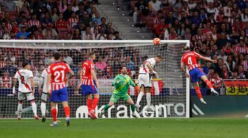 Centro magistral de De Paul para encontrar la incursin en el rea de Gallagher, que conect un poderoso cabezazo para batir a Batalla y sellar el 2-0.
