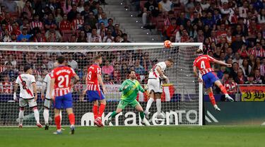 Centro magistral de De Paul para encontrar la incursión en el área de Gallagher, que conectó un poderoso cabezazo para batir a Batalla y sellar el 2-0.