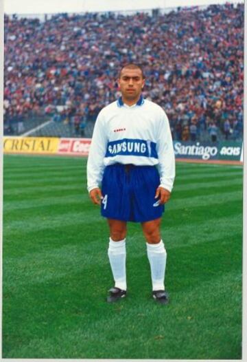 Defensa central surgido en Universidad Católica en los años 90.