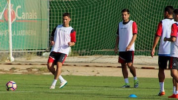 Edu Albacar, durante un entrenamiento con el Elche.