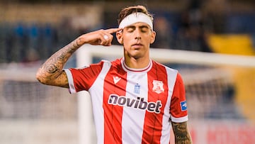 De sopesar el retiro a convertirse en una estrella del fútbol griego: “Esto es una locura”