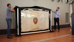 Los veteranos recuperan la bandera original del Valencia