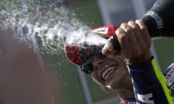 Valentino Rossi celebrando su tercer puesto en el GP de la República Checa