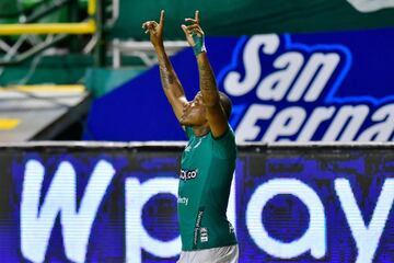 Deportivo Cali y Millonarios protagonizaron el regreso de la Liga Betplay tras el parón por la pandemia de COVID-19. El encuentro terminó en empate 1-1 y en la primera parte tuvo que ser suspendido por una Tormenta Eléctrica.
