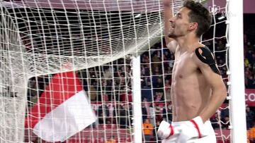 Jesús Navas lideró la celebración del Sevilla en el Pizjuán