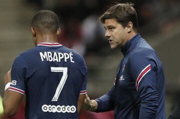 Pochettino, junto a Mbappé, en un partido del Paris Saint Germain.