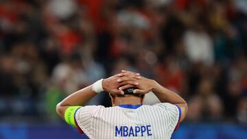 Hamburg (Germany), 05/07/2024.- Kylian Mbappe of France reacts during the UEFA EURO 2024 quarter-finals soccer match between France and Portugal, in Hamburg, Germany, 05 July 2024. (Francia, Alemania, Hamburgo) EFE/EPA/CLEMENS BILAN
