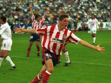 ALBACETE - ATLÉTICO  DE MADRID. Celebrando su primer gol con el Atlético. 