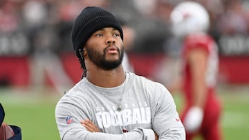 GLENDALE, ARIZONA - OCTOBER 29: Kyler Murray #1 of the Arizona Cardinals looks on from the sideline during the second quarter against the Baltimore Ravens at State Farm Stadium on October 29, 2023 in Glendale, Arizona. Norm Hall/Getty Images/AFP (Photo by Norm Hall / GETTY IMAGES NORTH AMERICA / Getty Images via AFP)