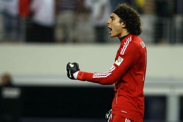 SOCCER/FUTBOL
COPA ORO 2011
MEXICO VS EL SALVADOR
Action photo of Guillermo Ochoa of Mexico celebrates goal, during Copa Oro 2011 game held at Dallas, Texas./Foto de accion de Guillermo Ochoa de Mexico celebran el gol, durante juego de Copa Oro 2011 celebrado en Dallas, Texas. 05 June 2011. MEXSPORT/OSVALDO AGUILAR