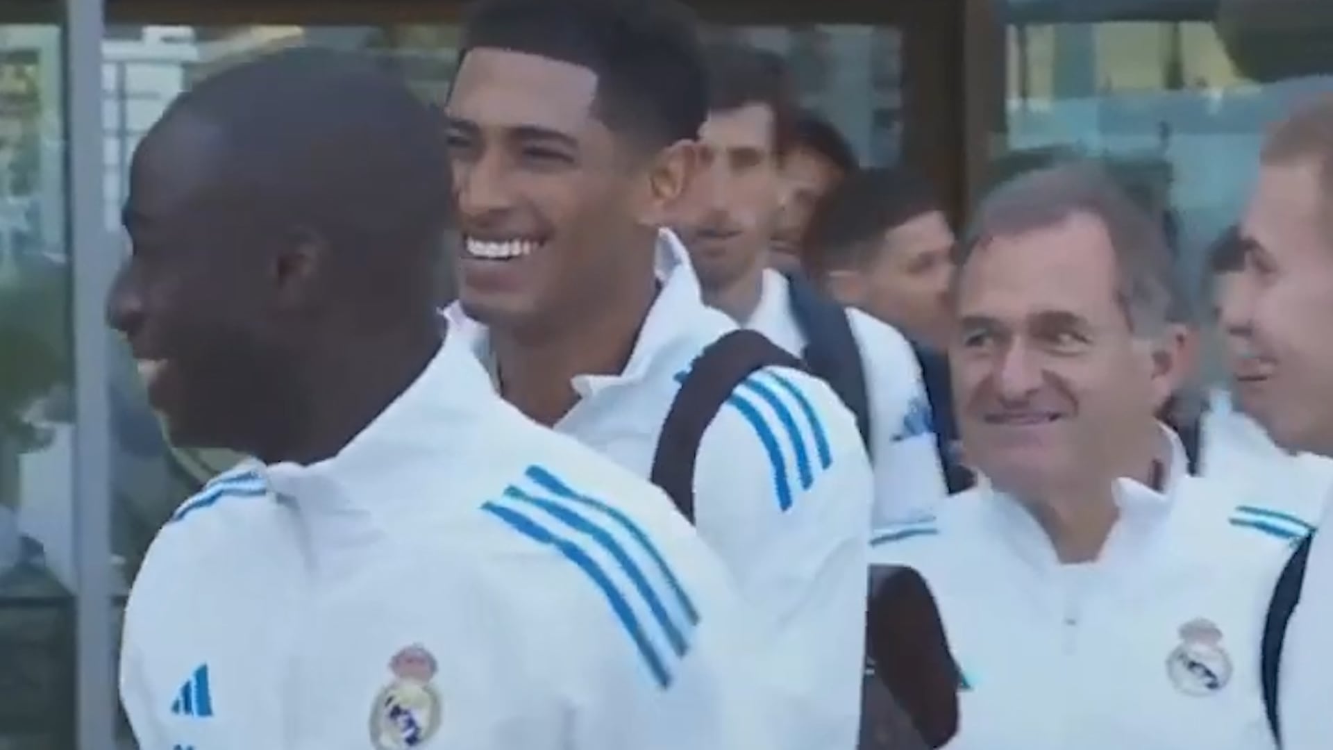 El ‘vacile’ de Bellingham y Llopis a Mastantuono antes de llegar al Bernabéu