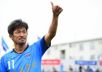 A sus 52 años, la leyenda del fútbol japonés aún compite en su país, con el Yokohama FC de la Segunda División. Acaba de firmar por una temporada más y cumplirá 35 años de carrera ininterrumpida.