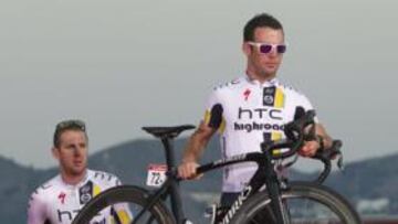 <b>FAVORITOS. </b>Mark Cavendish y el HTC, en la presentación de ayer.