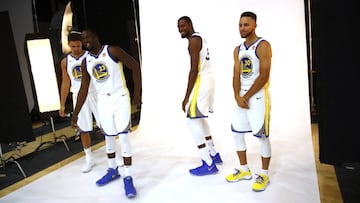 Stephen Curry, Kevin Durant, Draymond Green y Klay Thompson, de derecha a izquierda, en el Media Day de los Warriors.