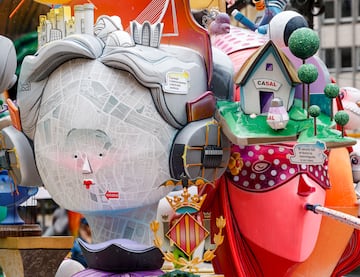 Este mircoles, 19 de marzo y da de San Jos, se celebrar el emocionante "Da de la Crem" en las Fallas de Valencia, donde ms de 700 monumentos que los artistas falleros han levantado por toda la ciudad ardern en un espectculo impresionante. Marcando el broche de oro de la fiesta ms emblemtica de Valencia y una de las ms multitudinarias de toda Espa?a. La noche se iluminar con fuegos artificiales.