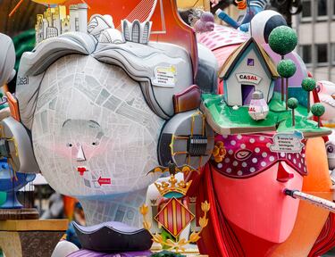 Este miércoles, 19 de marzo y día de San José, se celebrará el emocionante "Día de la Cremà" en las Fallas de Valencia, donde más de 700 monumentos que los artistas falleros han levantado por toda la ciudad arderán en un espectáculo impresionante. Marcando el broche de oro de la fiesta más emblemática de Valencia y una de las más multitudinarias de toda España. La noche se iluminará con fuegos artificiales.