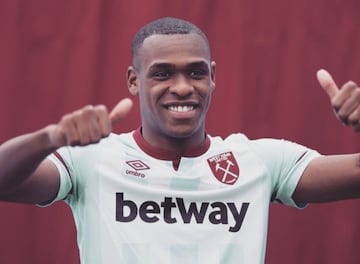 El defensa del West Ham, de origen francés, encabeza esta lista elaborada a partir de los resultados obtenidos mediante la aplicación de una fórmula matemática para encontrar la proporción áurea del rostro de todos los futbolistas de la Premier. Las cosas no le van nada mal al West Ham... Issa Diop logra el título con una puntuación de 90,91% sobre el 100% que según el estudio equivale a la perfección.