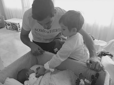 Sara Carbonero da el pecho a Lucas y habla de celos de Martín