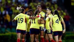 Soccer Football - Women's Copa America - Group A - Colombia v Chile - Estadio Centenario, Armenia, Colombia - July 20, 2022 Colombia's Catalina Usme celebrates scoring their first goal with teammates REUTERS/Mariana Greif