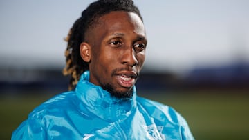 LEGANÉS (CA MADRID), 04/02/2025.-Yvan Neyou (Douala, Camerún, 1997) es el sostén del Leganés en el centro del campo. Una pieza innegociable en el once del 'matagigantes' de España, que, tras ganar al Barcelona y al Atlético en LaLiga EA Sports, ahora amenaza al Real Madrid en los cuartos de final de la Copa del Rey. De verbo sereno fuera del campo, en una entrevista con EFE antes de medirse al conjunto blanco habla de Mbappé, al que considera "uno de los mejores o el mejor", y de cómo fue su adaptación al fútbol español, al tiempo que desmiente el mito de que no le gusta ver fútbol por la televisión y desgrana su faceta de emprendedor. EFE / Rodrigo Jimenez