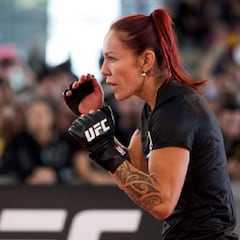 La brasileña Cyborg, estrella en MMA, quiere pelear en boxeo