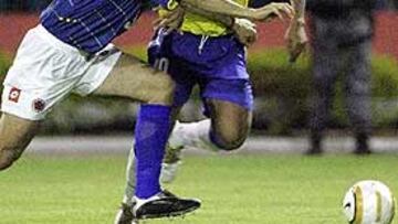 <b>A TIEMPO</b>. A diferencia de sus compatriotras del Real Madrid, Roberto Carlos y Ronaldo, Ronaldinho sí pudo entrenar con el resto de su equipo a la llegada a Barcelona, tras el encuentro que enfrentó a la selección canarinha con Colombia.