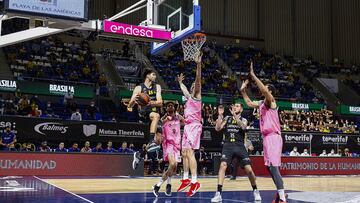Marcelinho Huertas, con un recital tremendo, 26 partido y 11 asistencias, comanda la reacción del Lenovo Tenerife. El Barça llegó a perder de 14: 69-55.