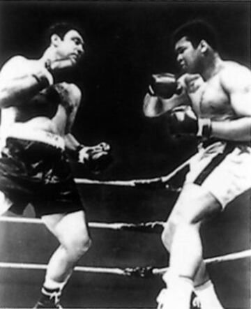 Fotomonaje de un hipot谷tico combate entre Marciano y Cassius Clay. Habr赤a sido denominado 'El mejor combate de todos los tiempos'.
