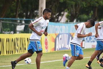 La Selección Colombia entrenó en la Universidad Autónoma del Caribe. James participó a la par de sus compañeros.