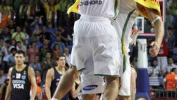 Kalnietis abraza a Javtokas.