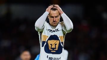 Aaron Ramsey of Pumas misses his penalty kickduring the 9th round match between Pumas UNAM and Tigres UANL as part of the Liga BBVA MX, Torneo Apertura 2025 at Olimpico Universitario Stadium, on September 20, 2025 in Mexico City, Mexico.