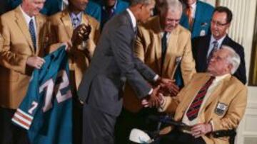 Barack Obama recibe en la Casa Blanca a los Miami Dolphins de 1972.