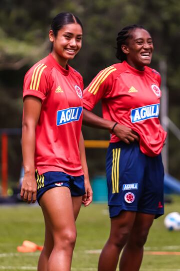 La Selección Colombia Femenina dejó atrás la celebración por clasificar al Mundial y los Juegos Olímpicos y se enfoca en la final de la Copa América ante Brasil este sábado en el Alfonso López de Bucaramanga.