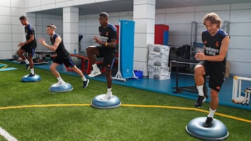 25/07/21 PRETEMPORADA 2021 - 2022
ENTRENAMIENTO REAL MADRID GIMNASIO
RAPHAEL VARANE GARETH BALE DAVID ALABA LUKA MODRIC
PUBLICADA 26/07/21 NA MA06 2COL