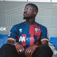 Oficial: Ntamack firma hasta 2028