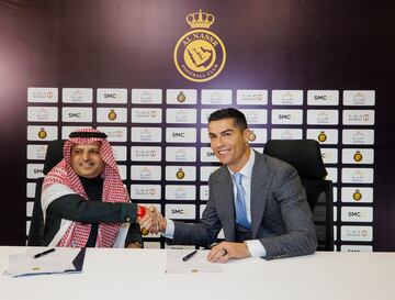 Cristiano Ronaldo firma un traspaso hist¨®rico al Al Nassr.